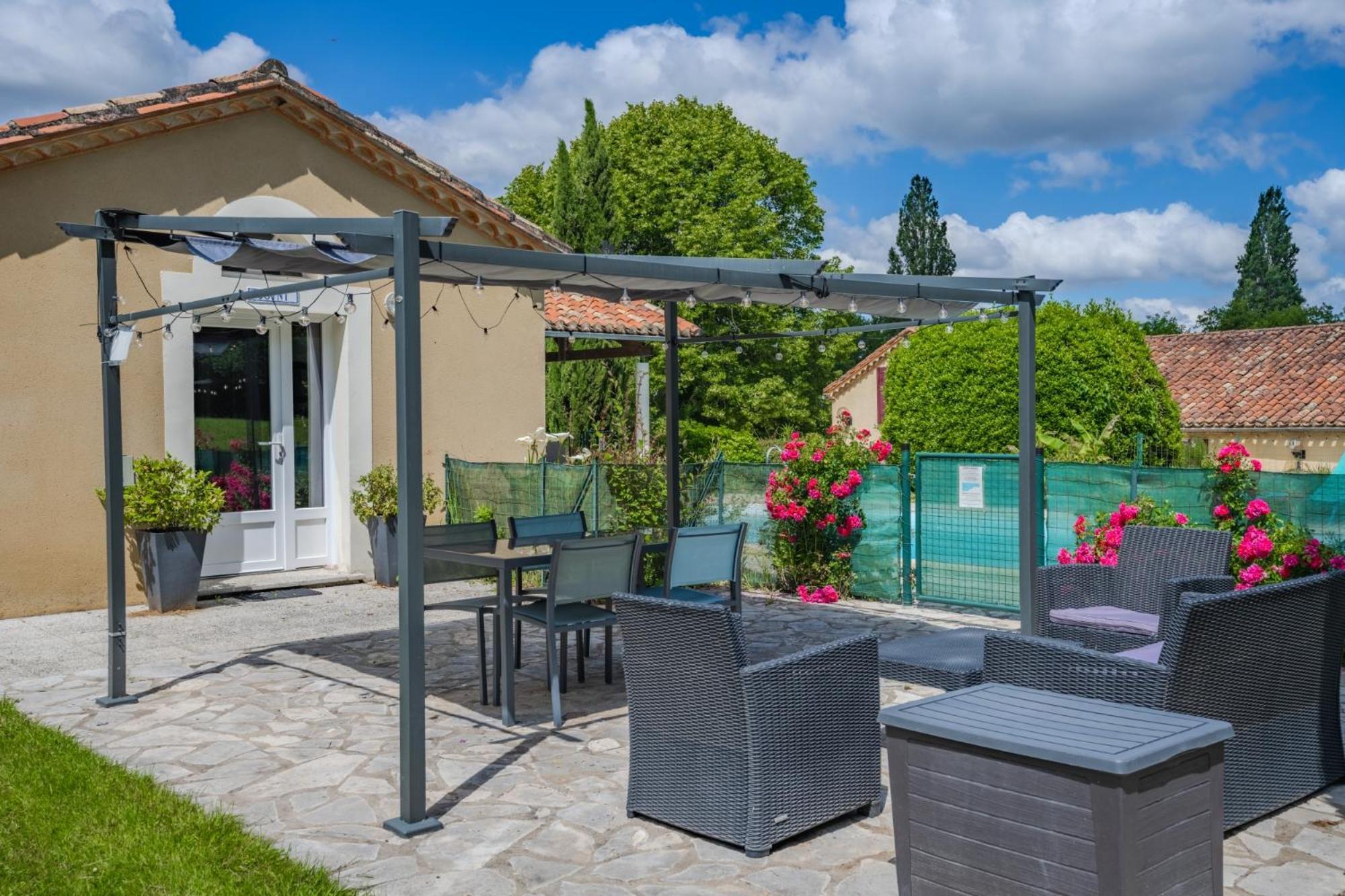 Gites La Bakenia Villeneuve-sur-Lot Exterior photo