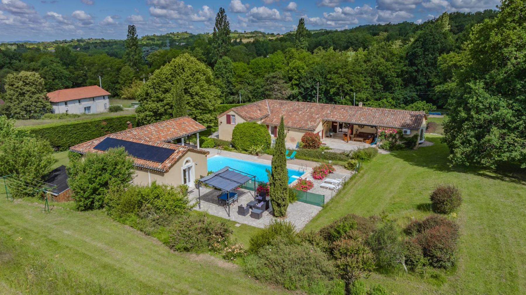 Gites La Bakenia Villeneuve-sur-Lot Exterior photo