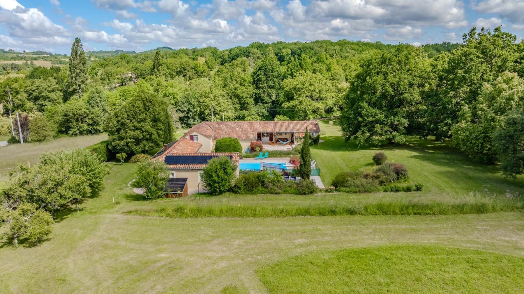 Gites La Bakenia Villeneuve-sur-Lot Exterior photo